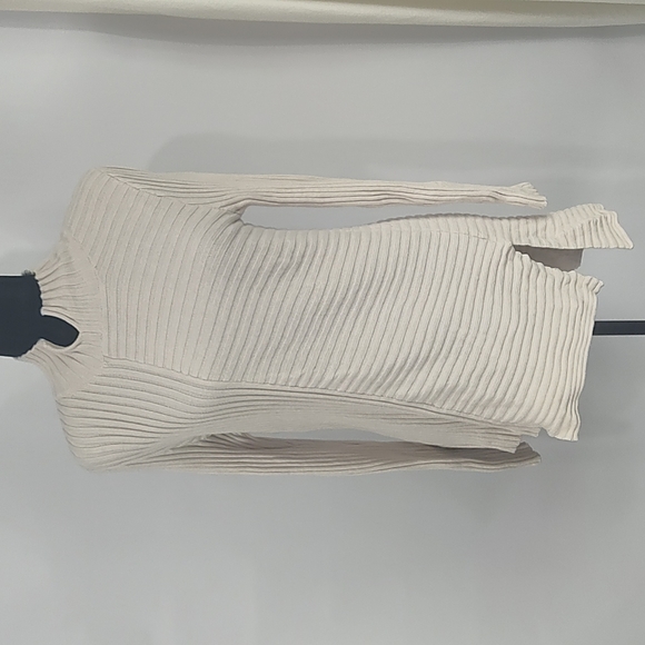 CAbi Sweaters - Cabi 3363 D-Ring Pullover Sweater